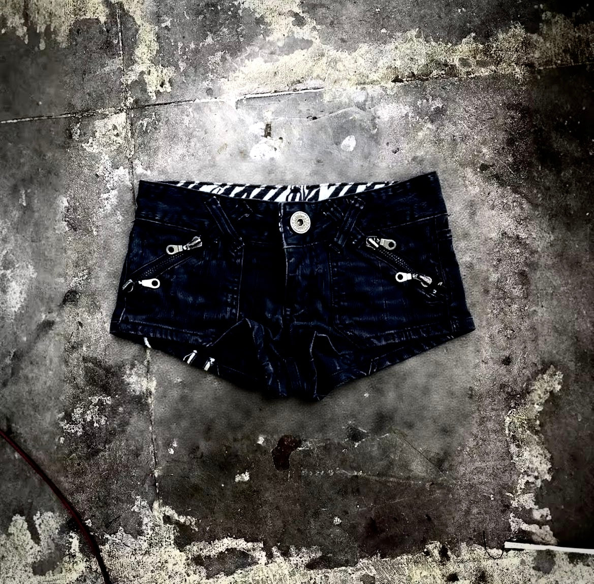 The Verge Border Mini Shorts